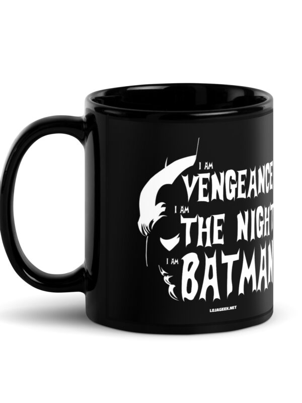 Caneca preta “A Vingança, A Noite, The Bats”